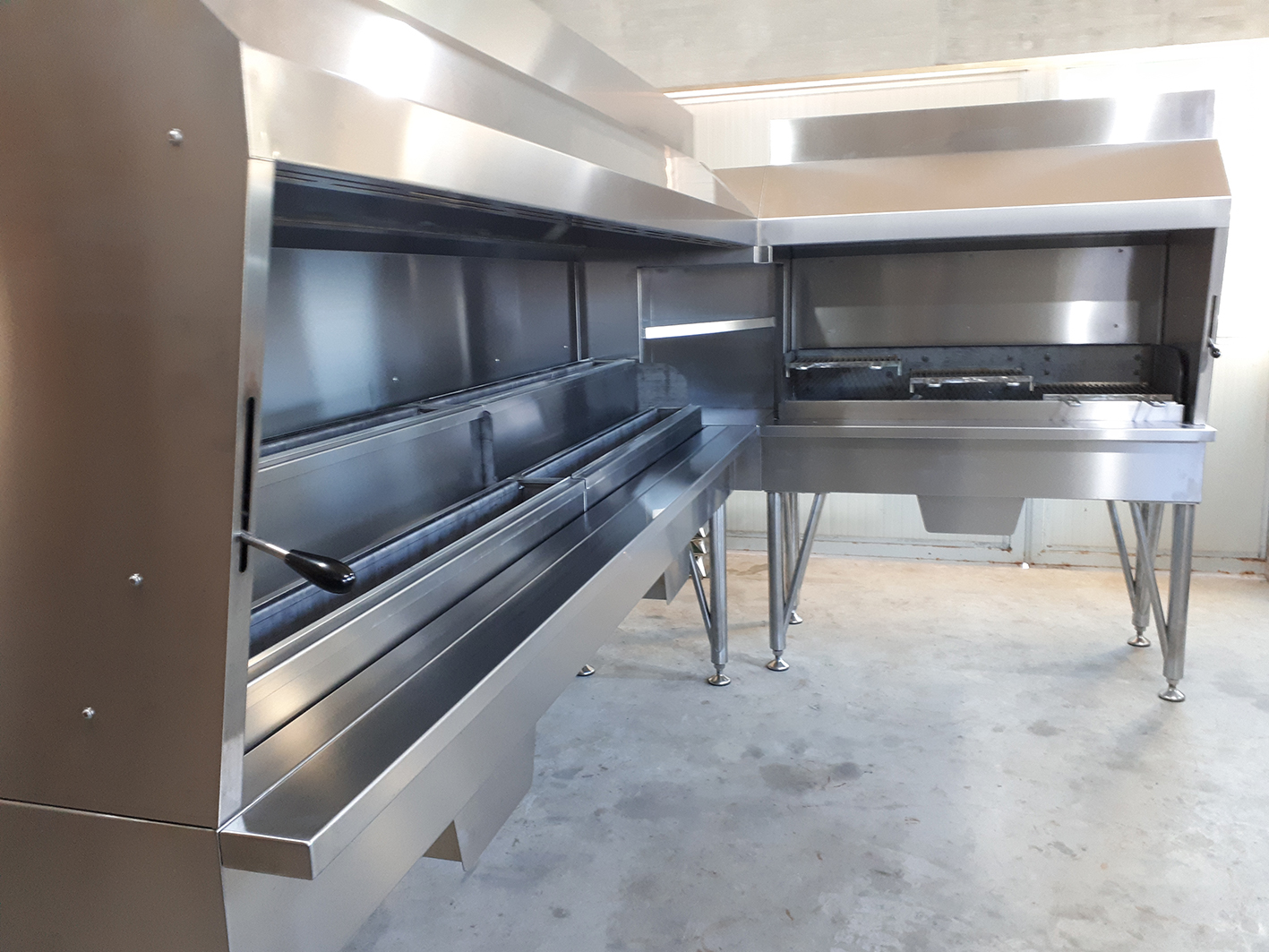 Postazione ad angolo griglia carbone-arrosticini